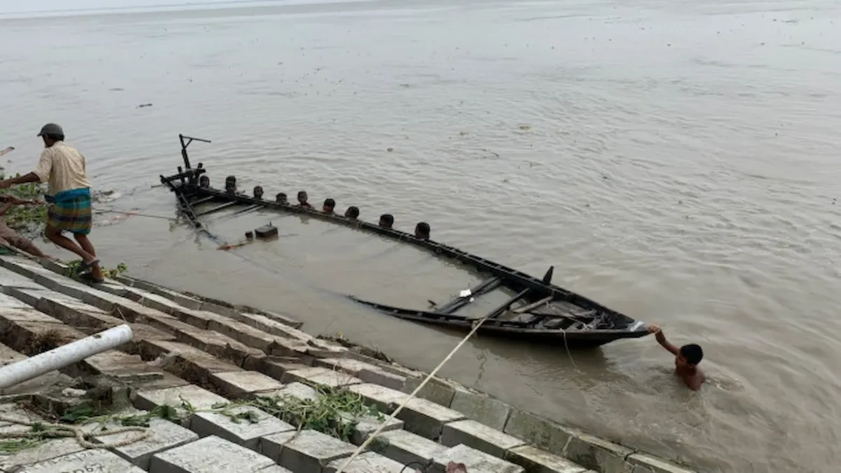 রাজশাহীতে পদ্মায় আকস্মিক ঝড়ে ২০ নৌকাডুবি